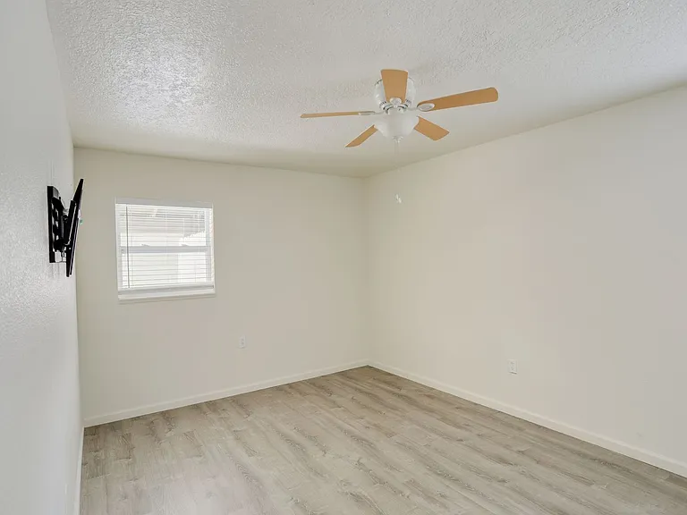 1316 S Bumby Ave — Photo 11