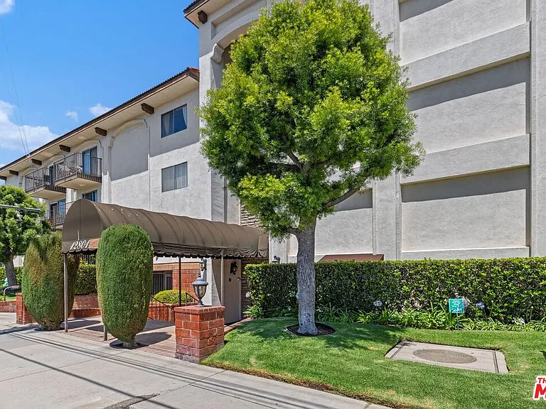 12801 Moorpark St #206 — Photo 37