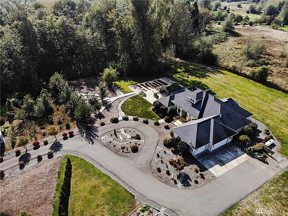 3rd image of 6955 Sharon Dr