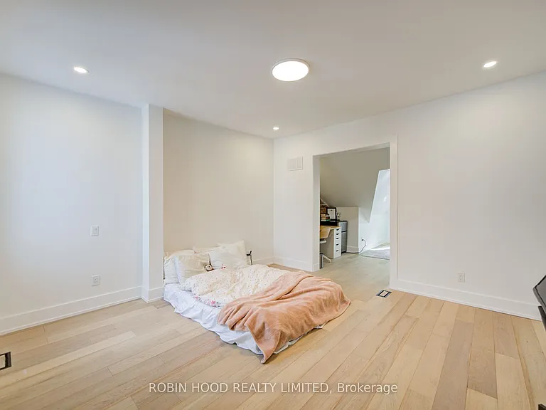124 Robert St — Photo 17