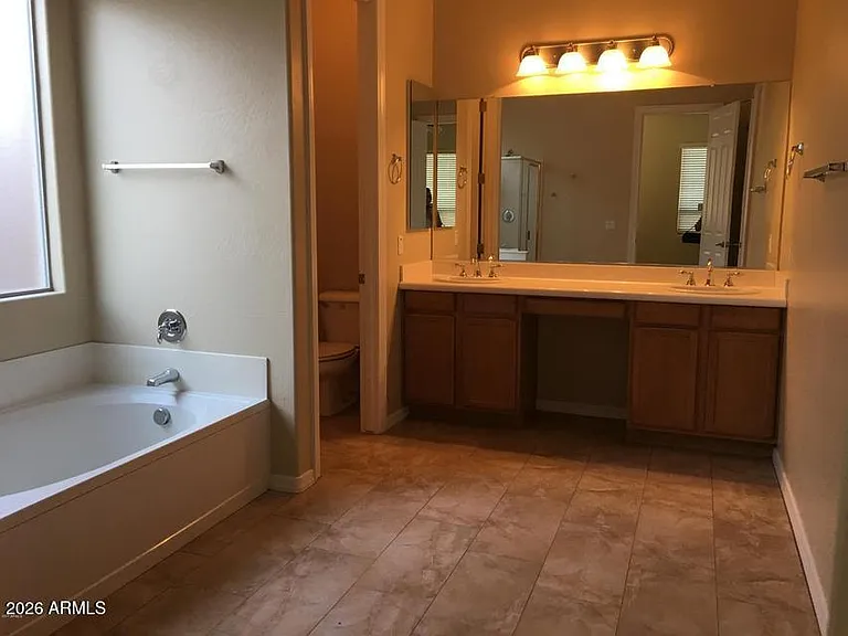 2417 E Iris Dr — Photo 11