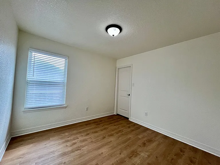 13724 Altamirano — Photo 32