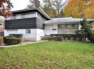 1450 Eric Ln, East Meadow, NY