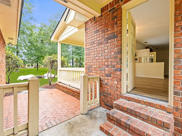 390 Steele Wood Dr — Photo 8