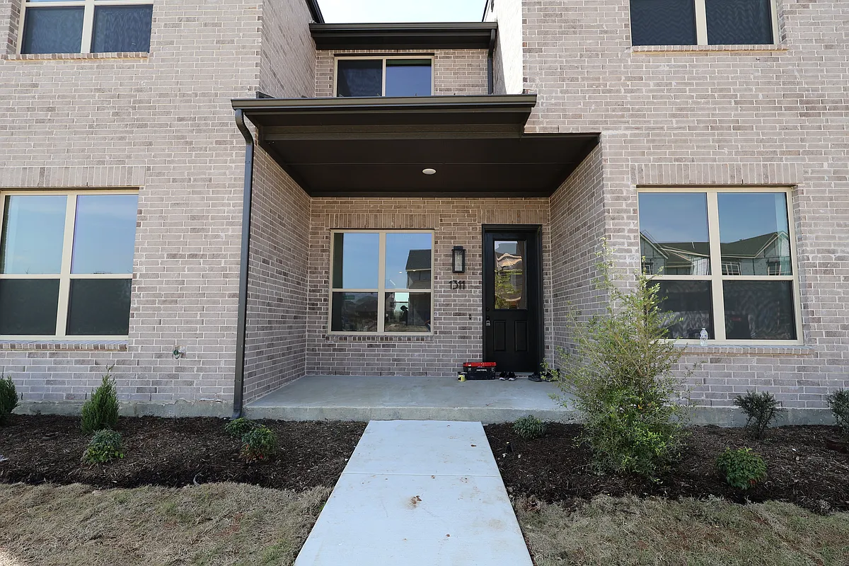 Building Photo - 1311 Arkansas Springs St