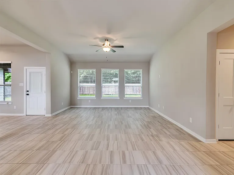 8510 Amber Bend Dr — Photo 24