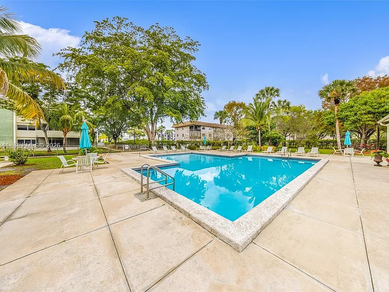 6075 N Sabal Palm Blvd #210 — Photo 27