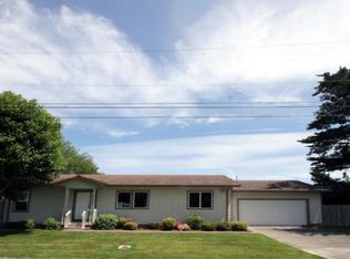 99 Harlem St NE, Bandon, OR 97411