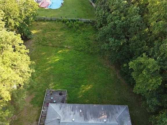 2nd image of 4441 Woodland Dr