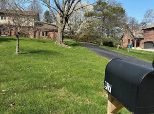 917 Claymark Dr, Saint Louis, MO 63131