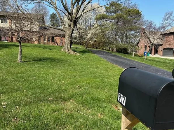 917 Claymark Dr, Saint Louis, MO 63131