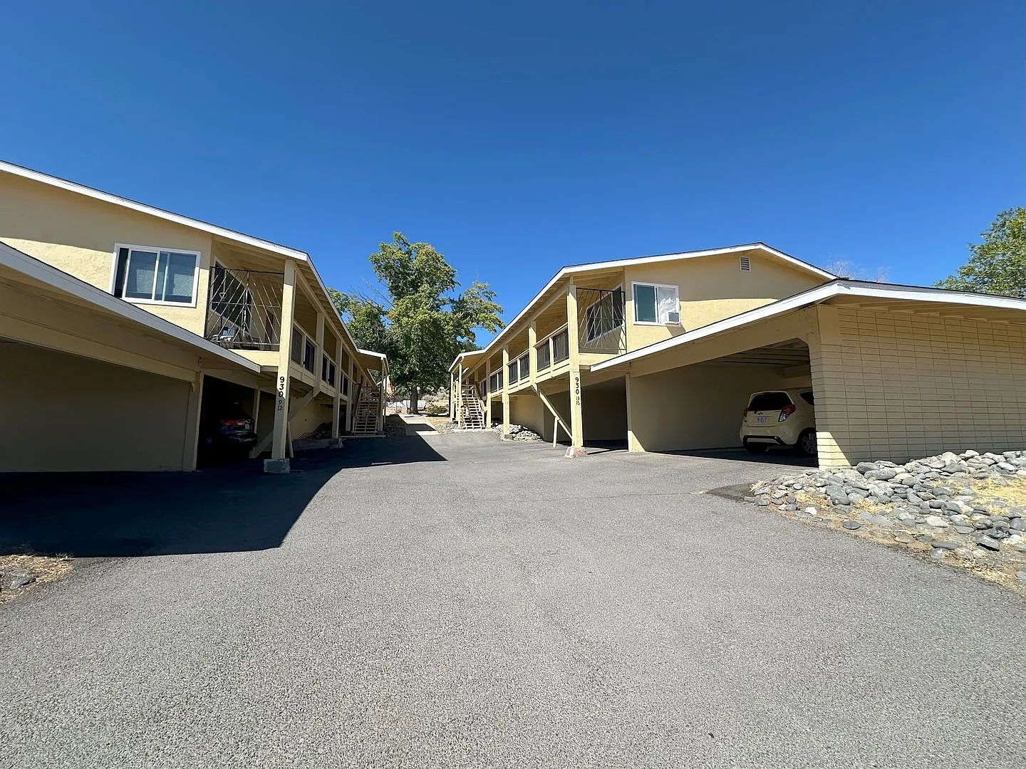 2 Bedroom, 1 Bathroom Apartment — Photo 2