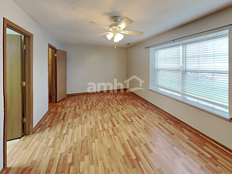 1168 Fielding Ln — Photo 9