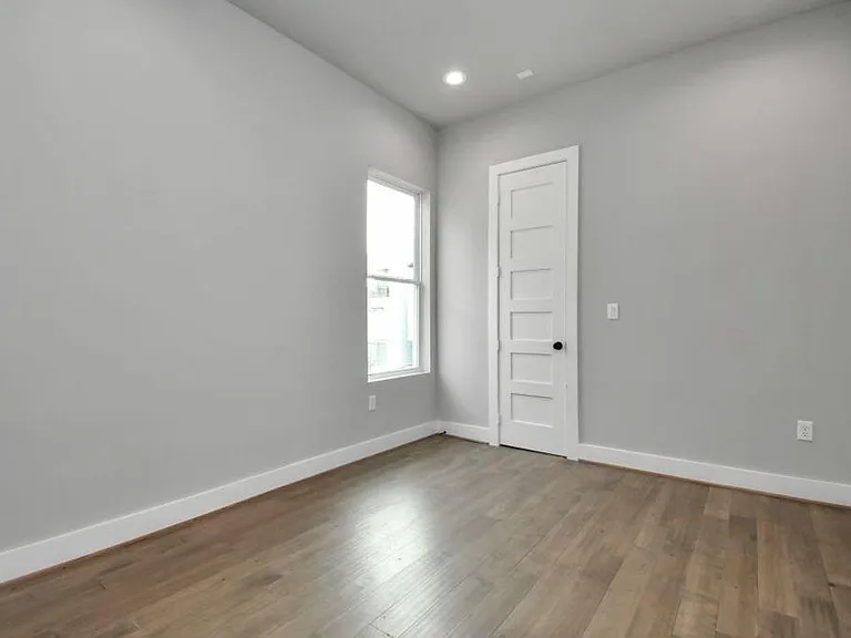 1320 Eberhard St — Photo 24
