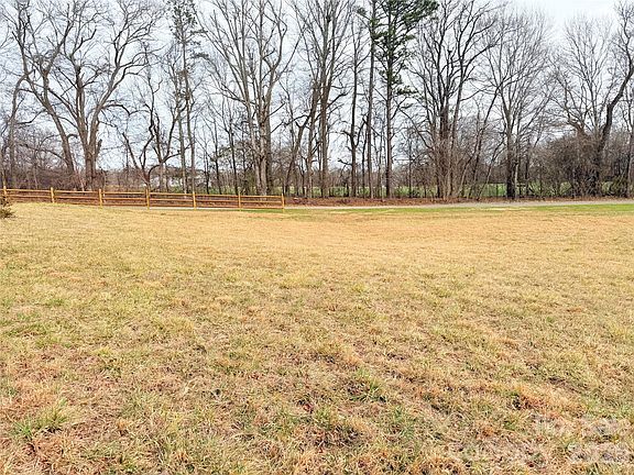 3rd image of 1266 Old Lincolnton Crouse Rd