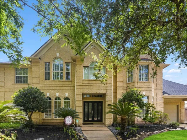 7610 Guinevere Dr, Sugar Land, TX 77479