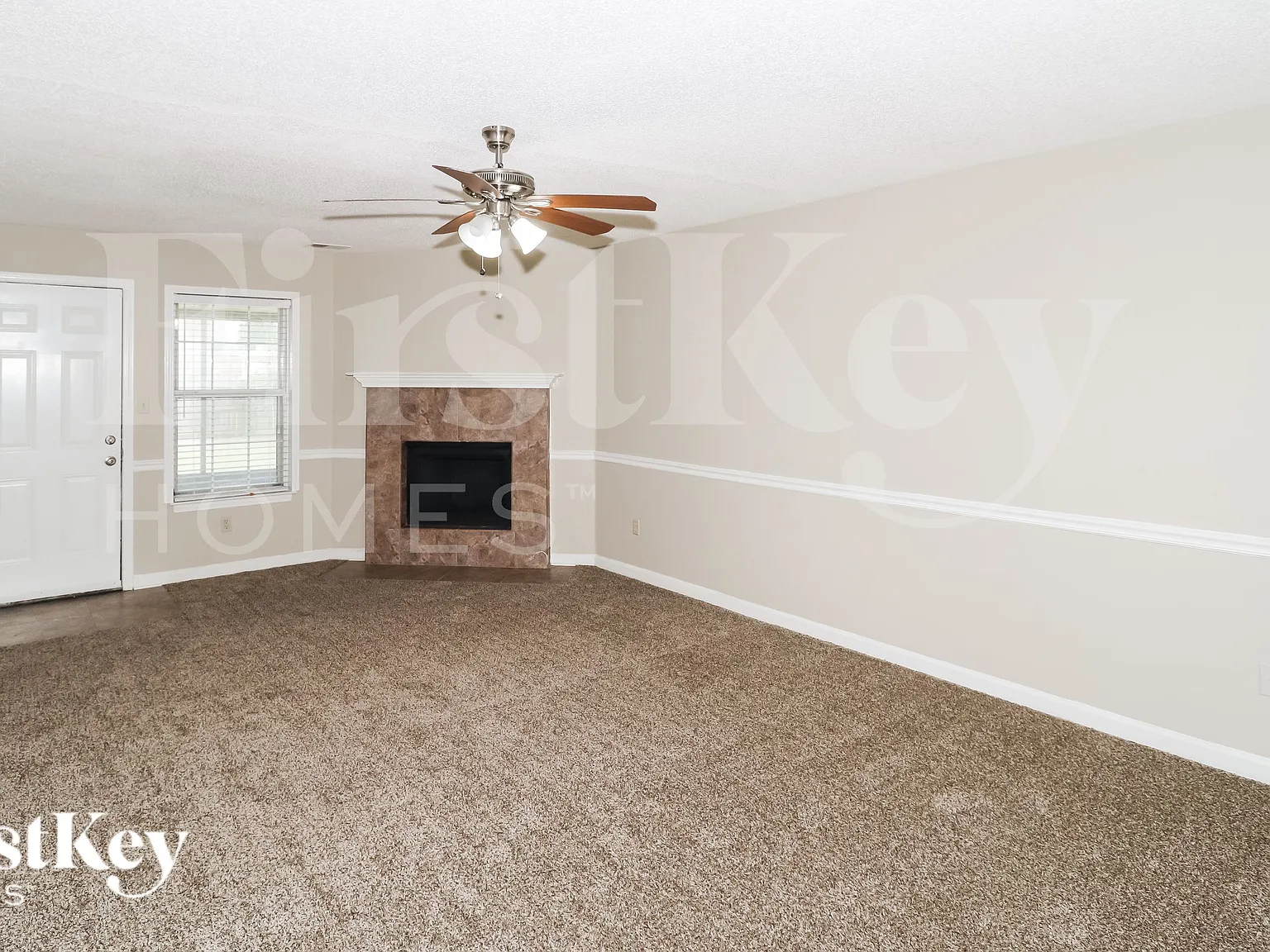 3 bed, 2.5 bath, 1844 sqft, $2,310 — Photo 3