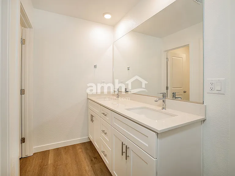 2248 Monroe Ave — Photo 14
