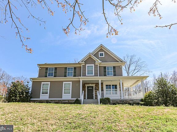 3rd image of 31 Pinewood Rd