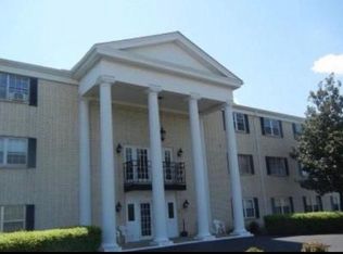 350 El Conquistador Pl, Louisville, KY 40220