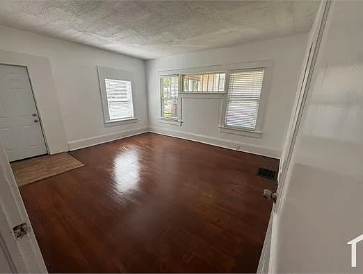 415 Hopkins St SW #A — Photo 8