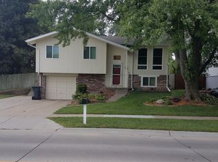 101 Laramie Trl, Lincoln, NE 68521