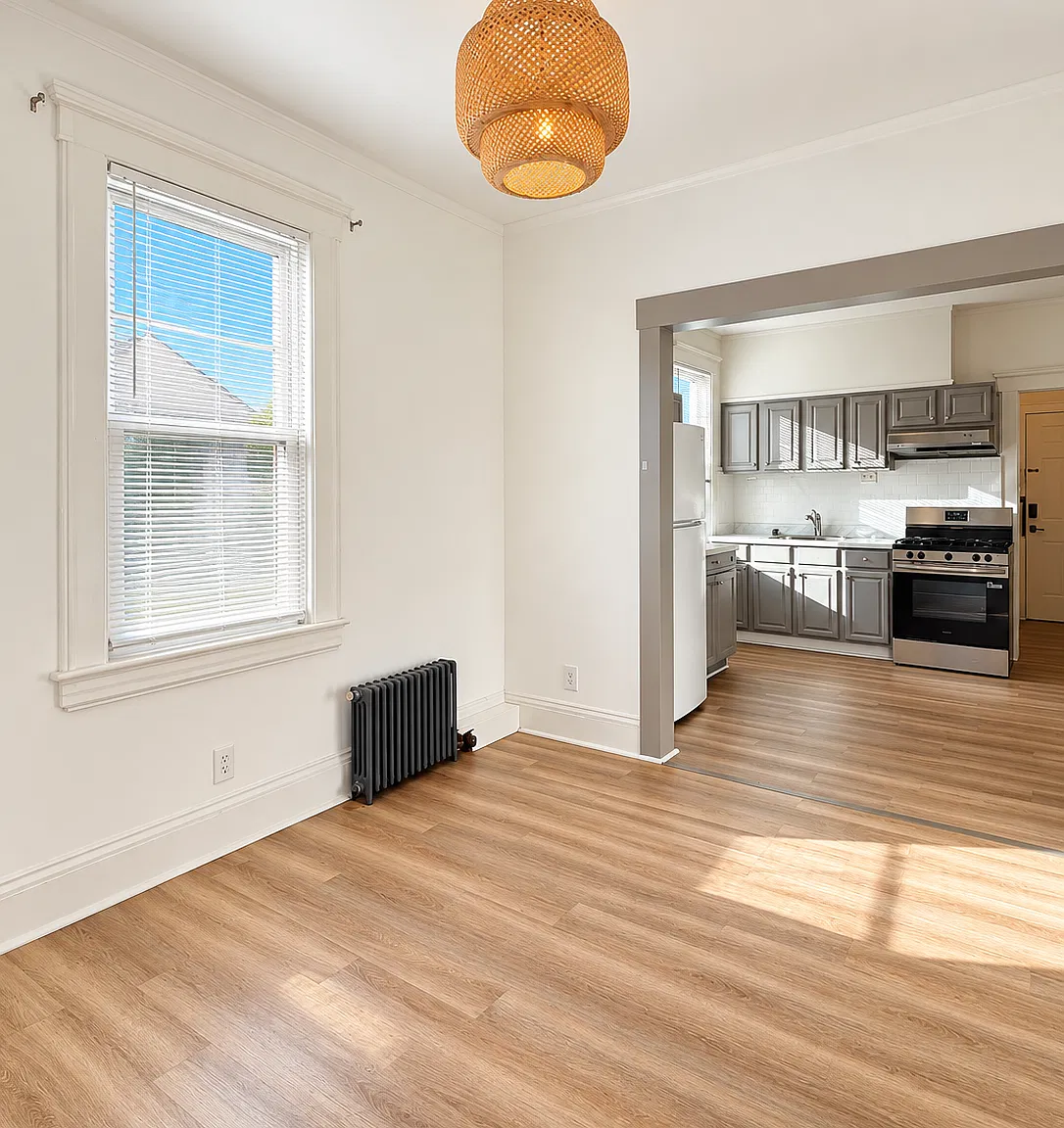 2 bed, 700 sqft, $2,100 — Photo 2
