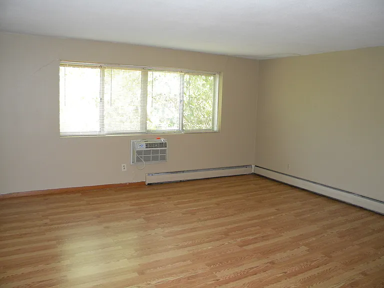 614 10th Ave SE #204 — Photo 4
