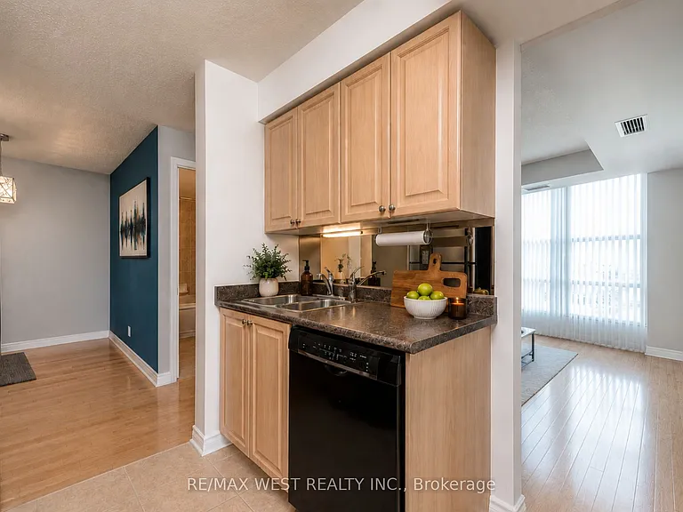 1 Elm Dr W #1611 — Photo 8