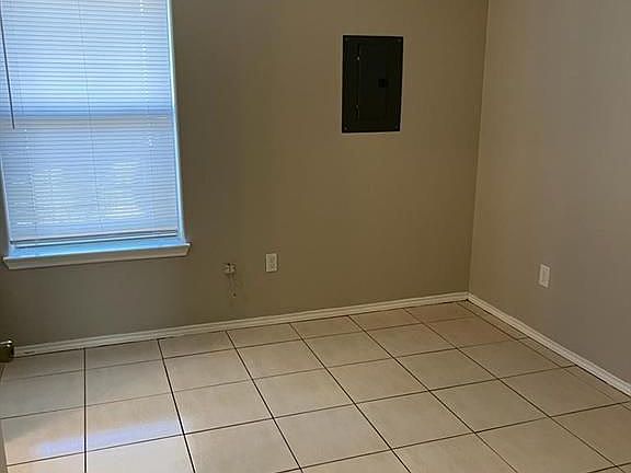 5th image of 415 N Lotto Ln