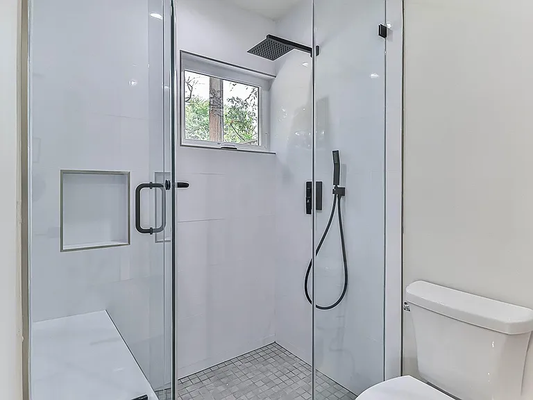 11801 Albers St — Photo 15