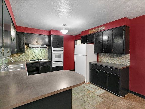 5th image of 23720 Woodruff Cir