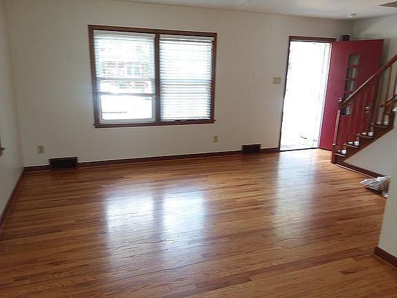 3rd image of 1323 Harding Ave