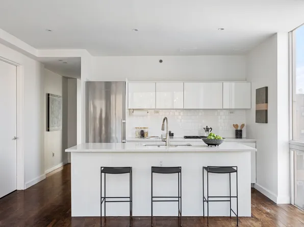 425 East 13th Street image 6 of 29