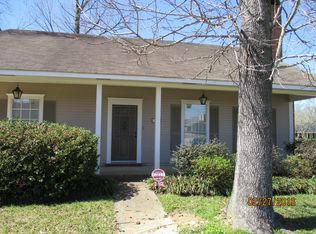 3812 Country Hill Dr, Baton Rouge, LA 70816