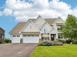 9058 Bur Oak Rd, Woodbury, MN 55129