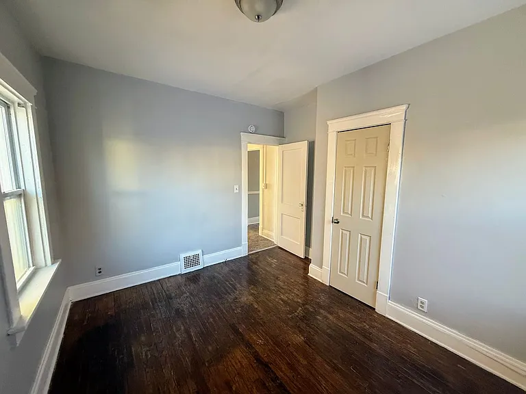 951 Royal Rd — Photo 30