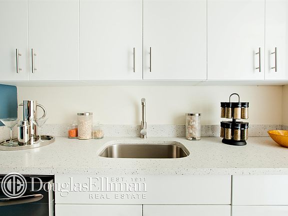 5th image of 1 River Pl APT 519