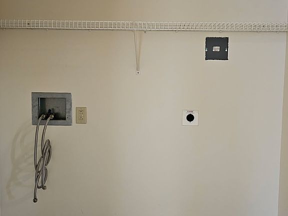 5th image of 3 Isle Ln #801