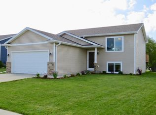 3848 McIntosh Dr NW, Rochester, MN 55901