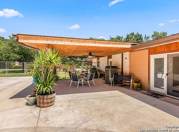 3rd image of 117 Honey Bee Ln