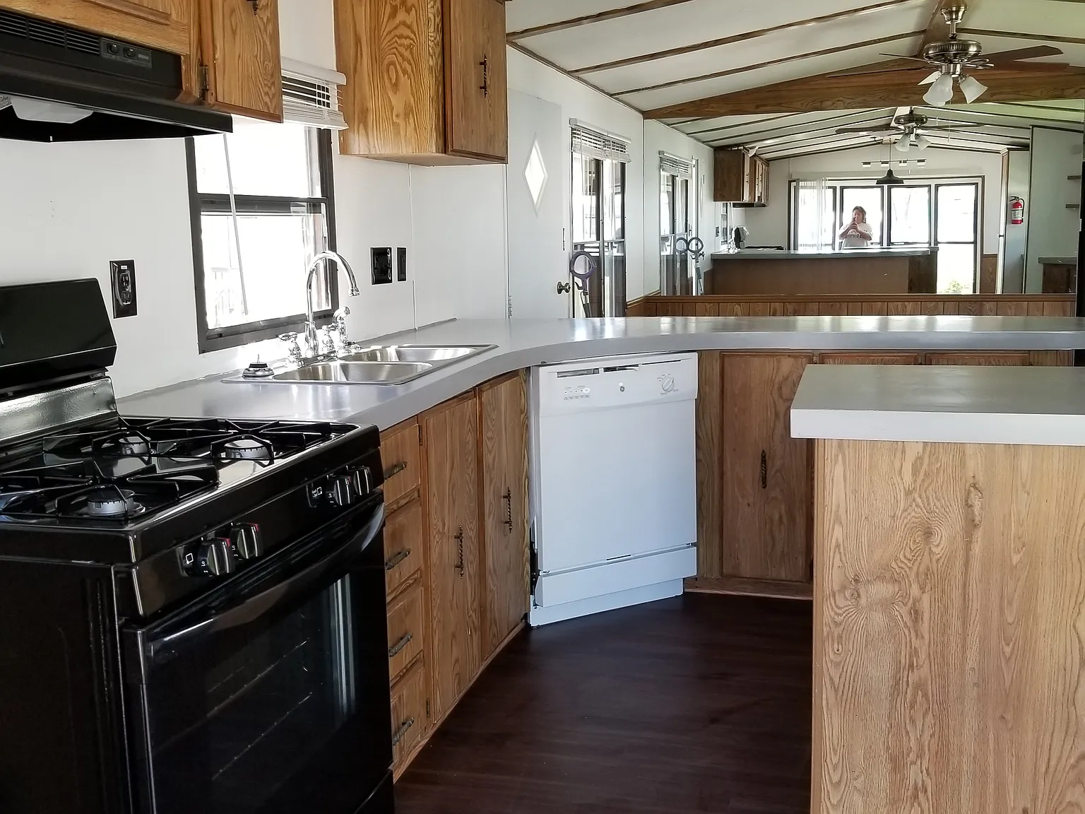 2 bed, 924 sqft, $1,290 — Photo 1