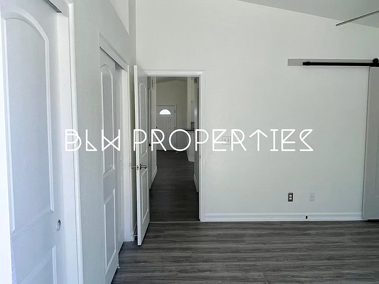 6150 Mariposa Ave — Photo 13