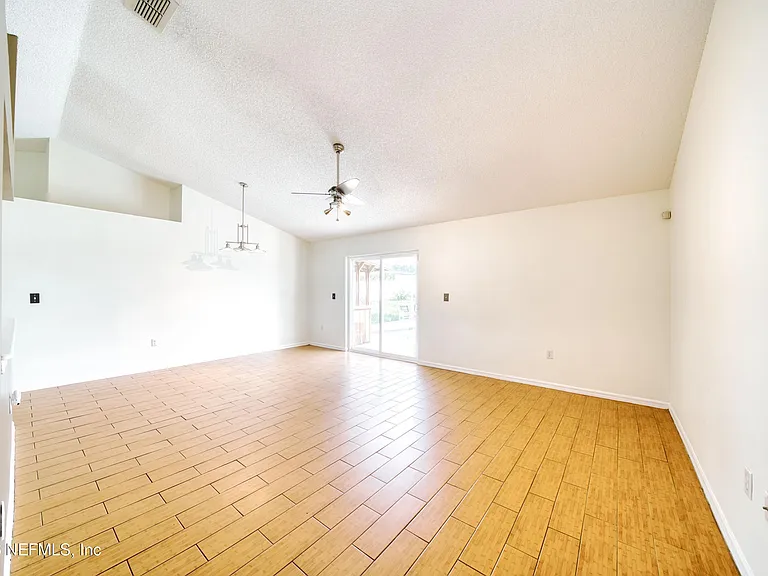 5628 Loma Vista Dr W — Photo 15