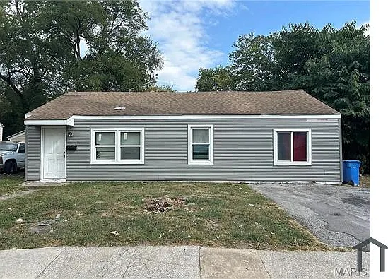 454 Mueller Ave — Photo 1
