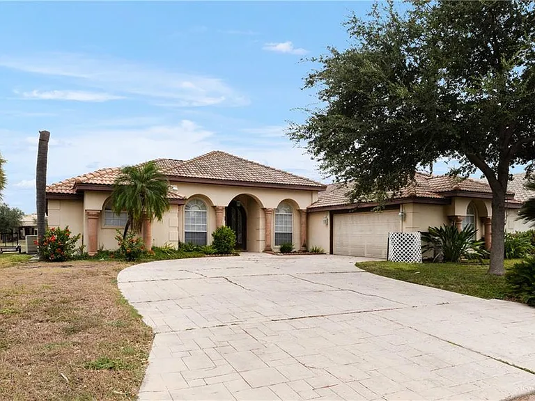 1018 Rio Grande Dr — Photo 1