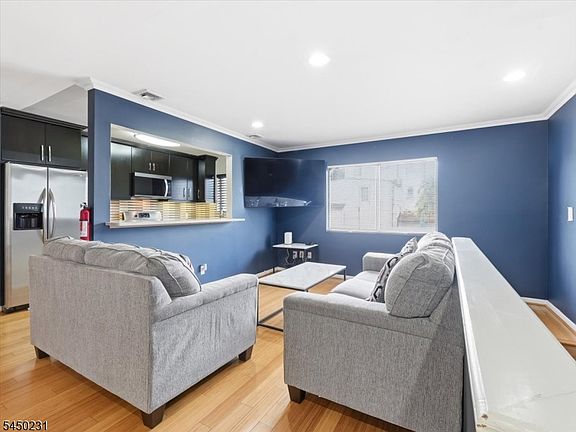 4th image of 10 Cross St 5 #5