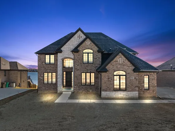 811 Westlake Ave, Oxford, MI 48371