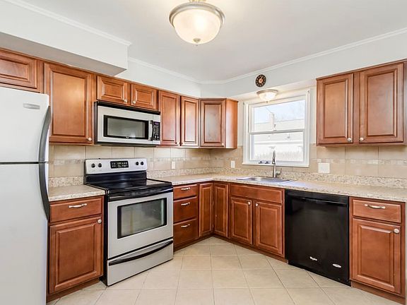 4th image of 19 Charland Rd