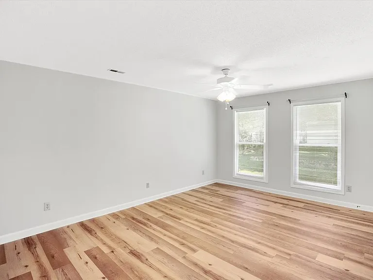 1607 Burnley Dr — Photo 25